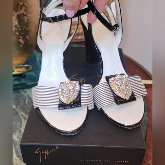 GIUSEPPE ZANOTTI BLACK PATENT LEATHER CRYSTAL HIGH HEEL BLOCK SANDALS 9.5 - Picture 2 of 11